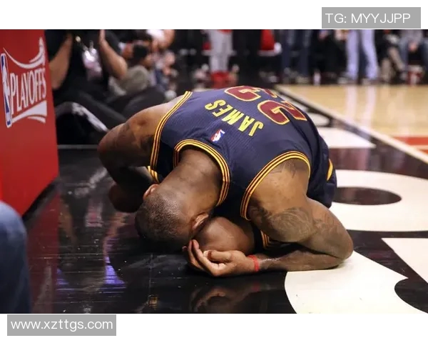 足球明星受伤瞬间高清图片大集合展现运动员拼搏精神与伤痛背后的故事